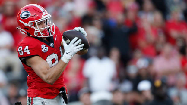 Georgia wide receiver Ladd McConkey (84) pulls in a pass from Georgia quarterback Carson Beck (15) during the second half of a NCAA college football game against Missouri in Athens, Ga., on Saturday, Nov. 4, 2023. Georgia won 30-21.  